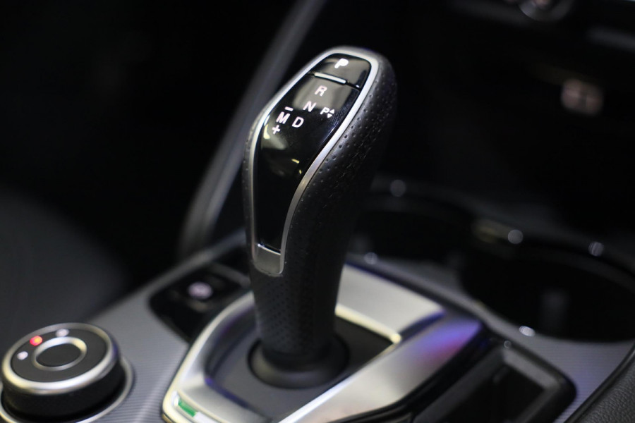 Alfa Romeo Giulia 2.0 T GME AWD Tributo Italiano / FACELIFT / Digital Cockpit / Acc / HK / Leder / Elek Stoelen / Camera / 19 Inch