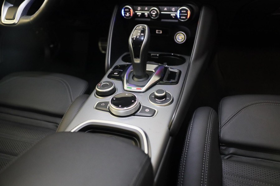 Alfa Romeo Giulia 2.0 T GME AWD Tributo Italiano / FACELIFT / Digital Cockpit / Acc / HK / Leder / Elek Stoelen / Camera / 19 Inch