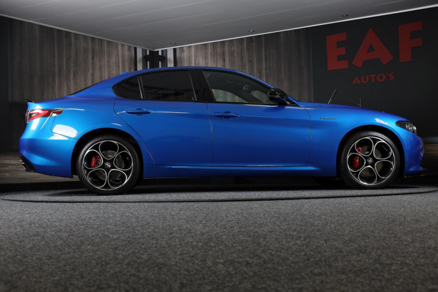 Alfa Romeo Giulia 2.0 T GME AWD Tributo Italiano / FACELIFT / Digital Cockpit / Acc / HK / Leder / Elek Stoelen / Camera / 19 Inch