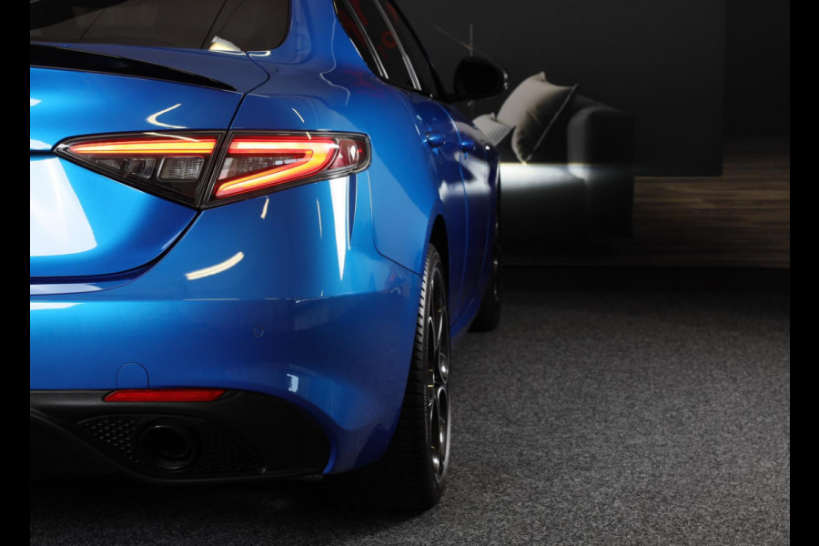 Alfa Romeo Giulia 2.0 T GME AWD Tributo Italiano / FACELIFT / Digital Cockpit / Acc / HK / Leder / Elek Stoelen / Camera / 19 Inch