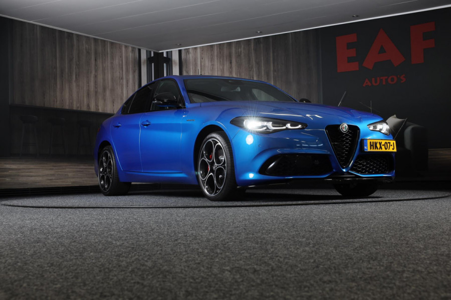 Alfa Romeo Giulia 2.0 T GME AWD Tributo Italiano / FACELIFT / Digital Cockpit / Acc / HK / Leder / Elek Stoelen / Camera / 19 Inch