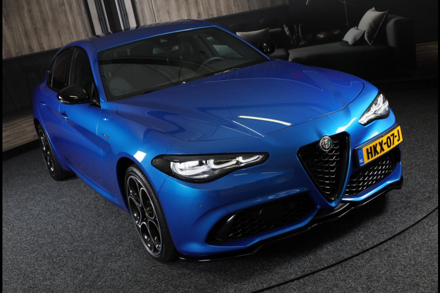 Alfa Romeo Giulia 2.0 T GME AWD Tributo Italiano / FACELIFT / Digital Cockpit / Acc / HK / Leder / Elek Stoelen / Camera / 19 Inch