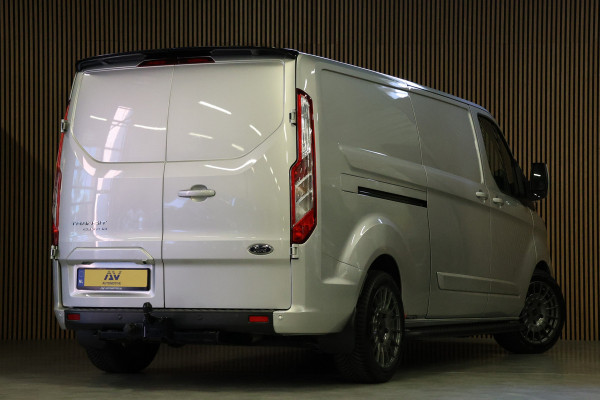 Ford Transit Custom 300 2.0 TDCI L2H1 Raptor Edition | CarPlay | Navigatie | Camera | Stoelverwarming | Dodehoek detector | DAB | 3-Zitter | Dealer onderhouden | Nieuwe APK