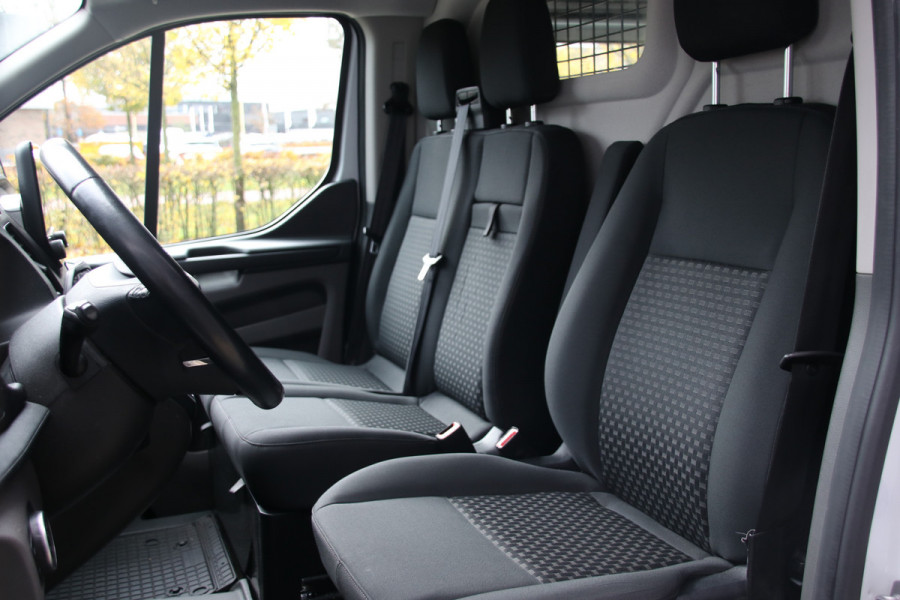 Ford Transit Custom 300 2.0 TDCI L2H1 Raptor Edition | CarPlay | Navigatie | Camera | Stoelverwarming | Dodehoek detector | DAB | 3-Zitter | Dealer onderhouden | Nieuwe APK