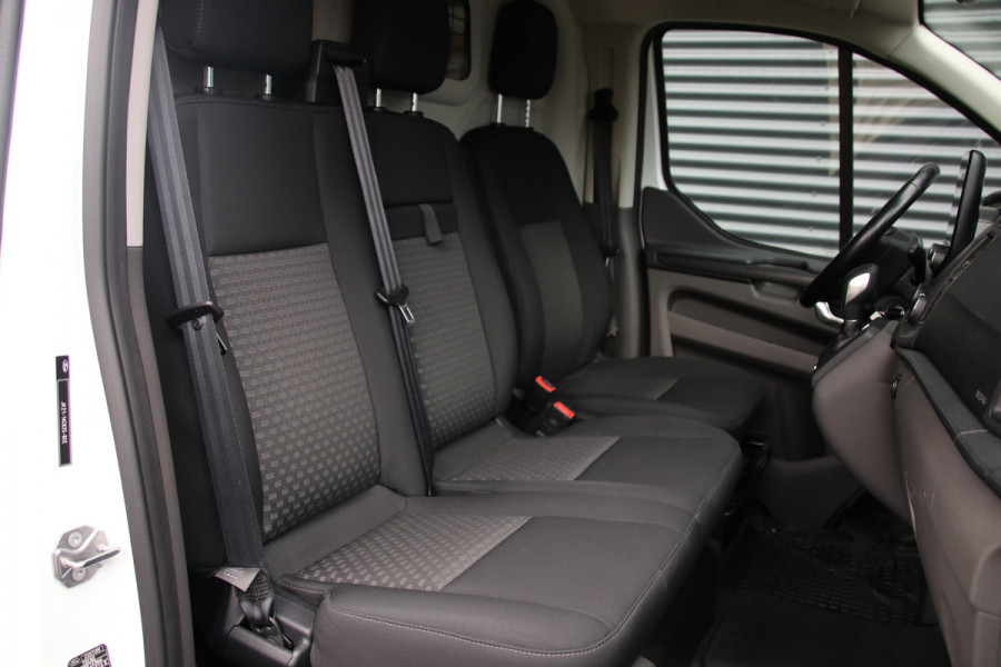 Ford Transit Custom 300 2.0 TDCI L2H1 Raptor Edition | CarPlay | Navigatie | Camera | Stoelverwarming | Dodehoek detector | DAB | 3-Zitter | Dealer onderhouden | Nieuwe APK