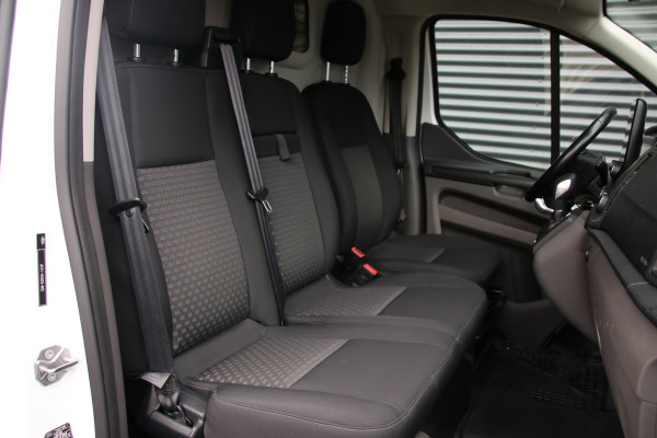 Ford Transit Custom 300 2.0 TDCI L2H1 Raptor Edition | CarPlay | Navigatie | Camera | Stoelverwarming | Dodehoek detector | DAB | 3-Zitter | Dealer onderhouden | Nieuwe APK