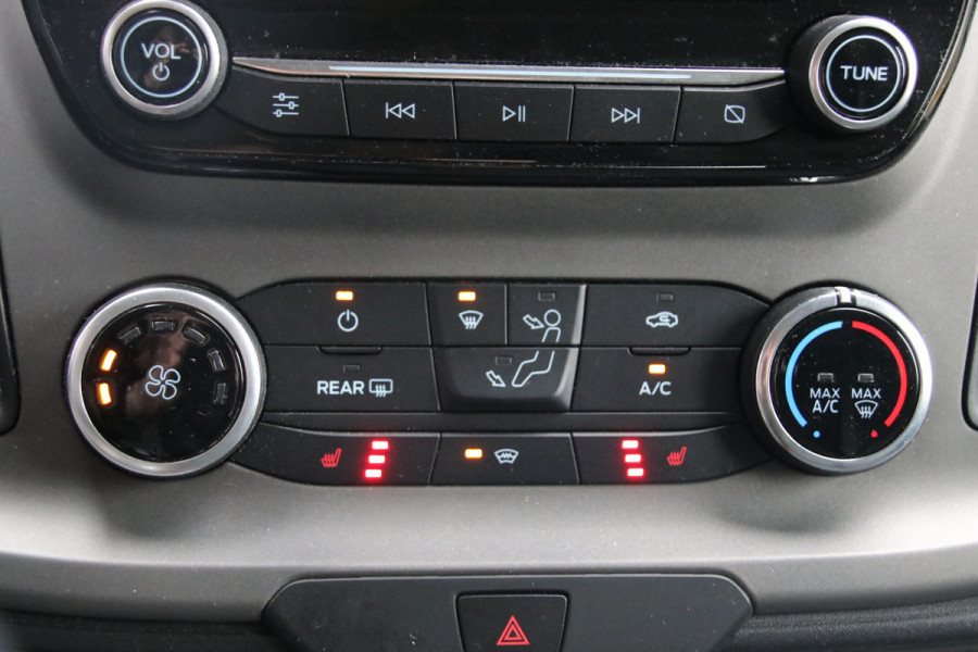 Ford Transit Custom 300 2.0 TDCI L2H1 Raptor Edition | CarPlay | Navigatie | Camera | Stoelverwarming | Dodehoek detector | DAB | 3-Zitter | Dealer onderhouden | Nieuwe APK