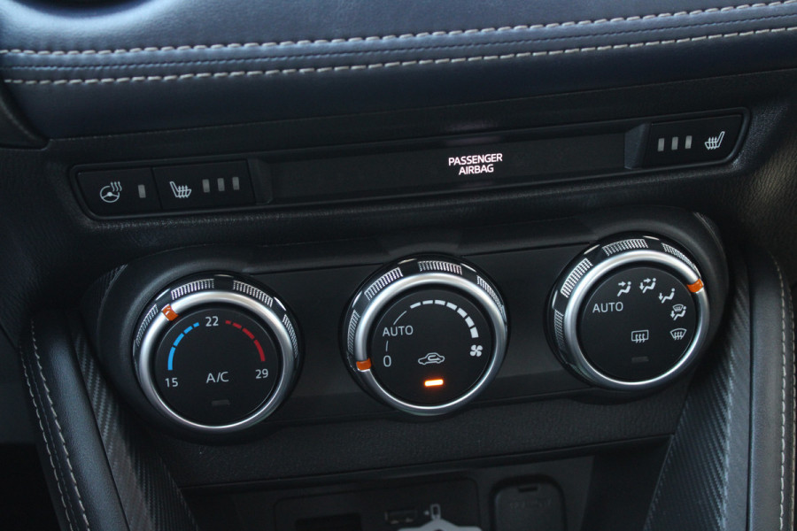 Mazda 2 1.5 Skyactiv-G Automaat | Stoel/stuurverwarming | Camera | All-season | Head-up Display