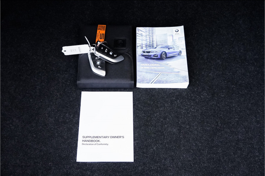 BMW 3-serie 320i High Exec Ed Schuifdak Trekhaak HUD 1e Eig