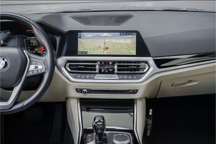 BMW 3-serie 320i High Exec Ed Schuifdak Trekhaak HUD 1e Eig