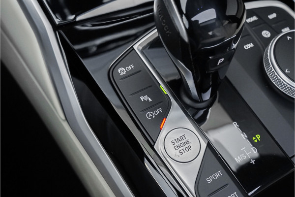BMW 3-serie 320i High Exec Ed Schuifdak Trekhaak HUD 1e Eig