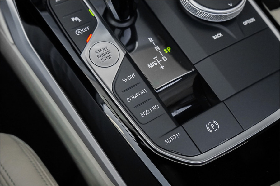 BMW 3-serie 320i High Exec Ed Schuifdak Trekhaak HUD 1e Eig