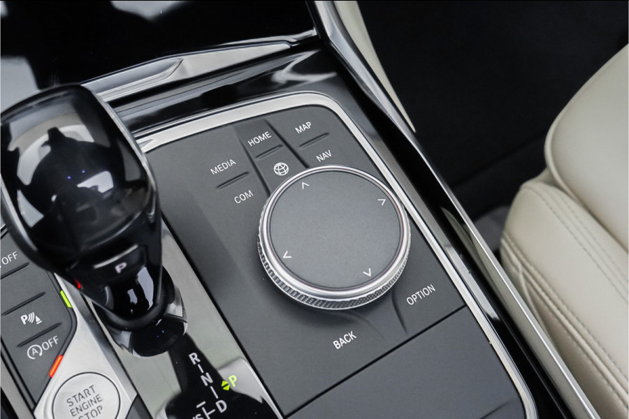 BMW 3-serie 320i High Exec Ed Schuifdak Trekhaak HUD 1e Eig