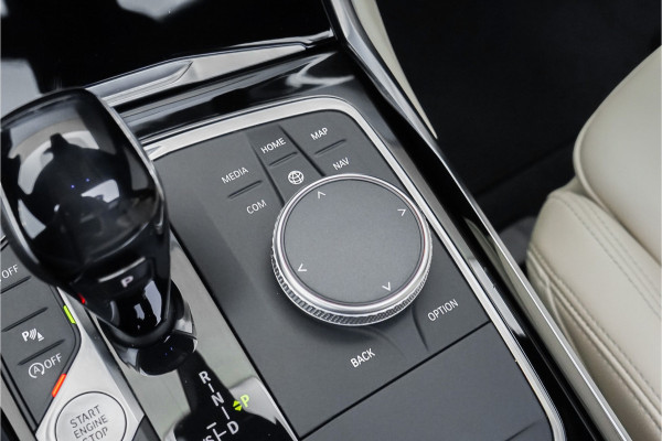 BMW 3-serie 320i High Exec Ed Schuifdak Trekhaak HUD 1e Eig