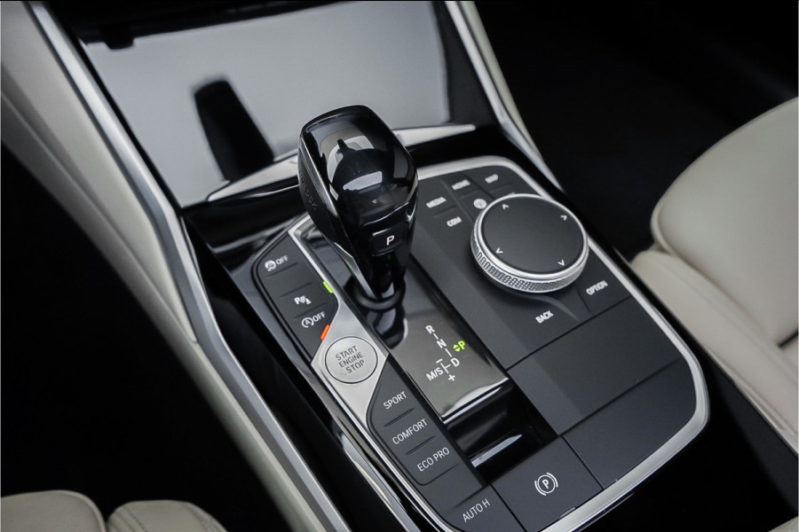 BMW 3-serie 320i High Exec Ed Schuifdak Trekhaak HUD 1e Eig