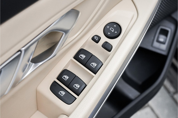 BMW 3-serie 320i High Exec Ed Schuifdak Trekhaak HUD 1e Eig