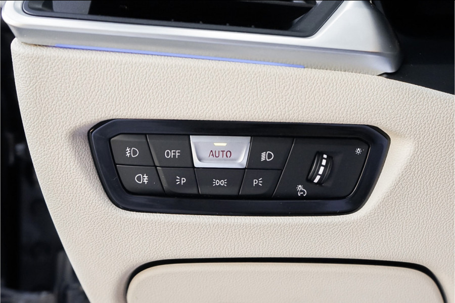 BMW 3-serie 320i High Exec Ed Schuifdak Trekhaak HUD 1e Eig