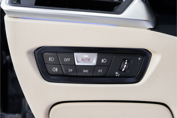 BMW 3-serie 320i High Exec Ed Schuifdak Trekhaak HUD 1e Eig