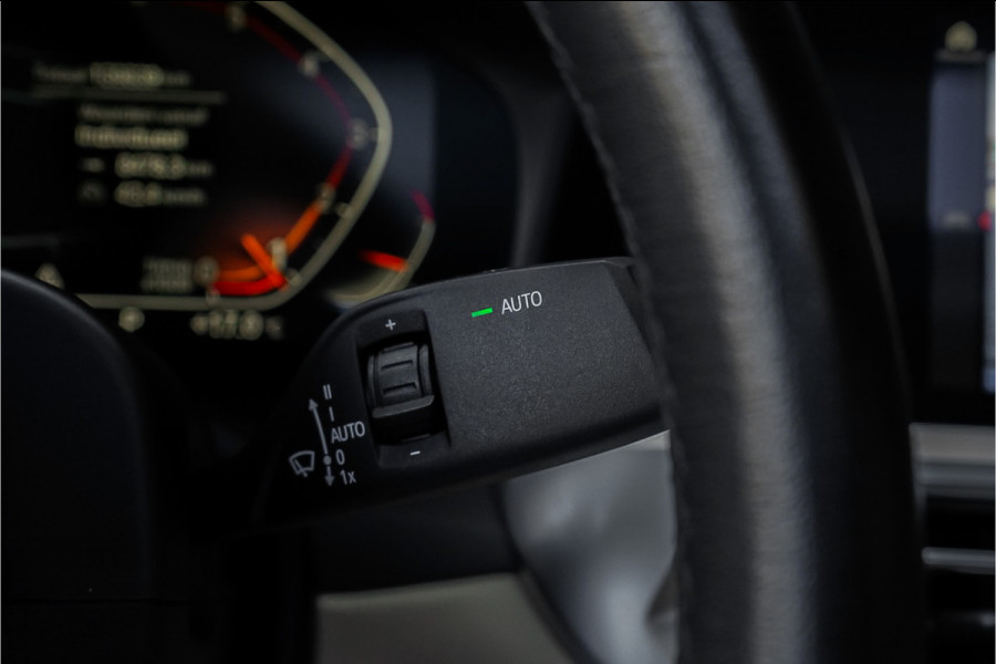 BMW 3-serie 320i High Exec Ed Schuifdak Trekhaak HUD 1e Eig