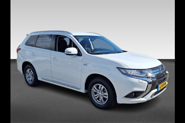 Mitsubishi Outlander 2.4 PHEV Pure | Apple Carplay/Android Auto | trekhaak