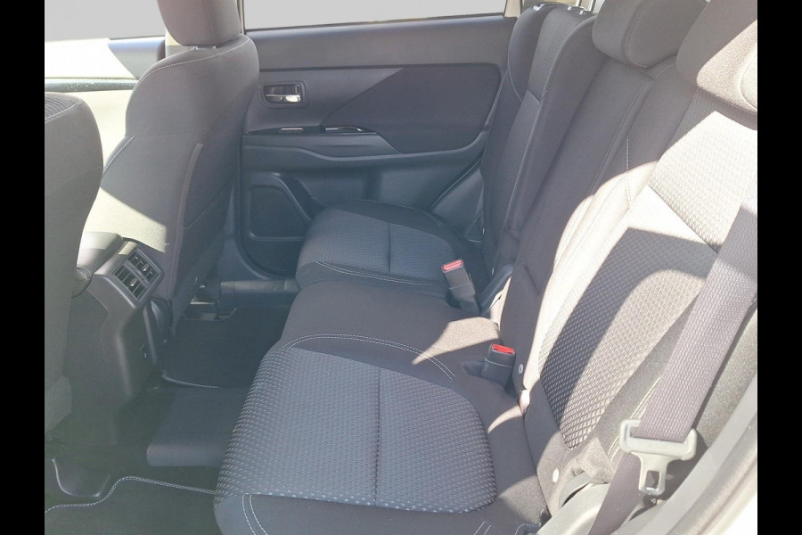 Mitsubishi Outlander 2.4 PHEV Pure | Apple Carplay/Android Auto | trekhaak