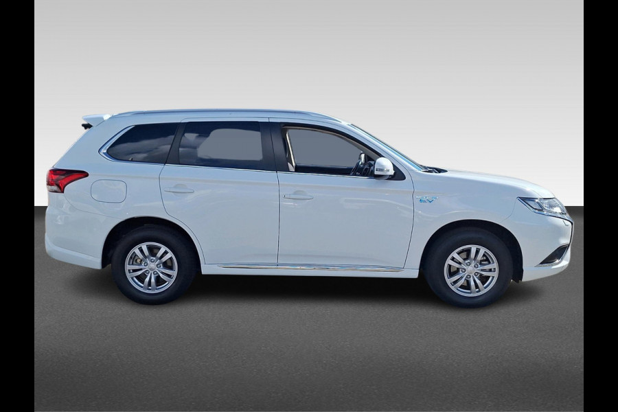 Mitsubishi Outlander 2.4 PHEV Pure | Apple Carplay/Android Auto | trekhaak