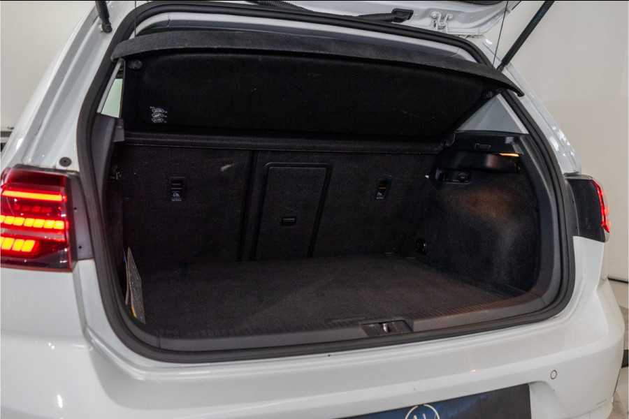 Volkswagen Golf 1.4 TSI Highline Business R 150PK | Discover Navi | Apple Carplay | Stoelverw. | Garantie