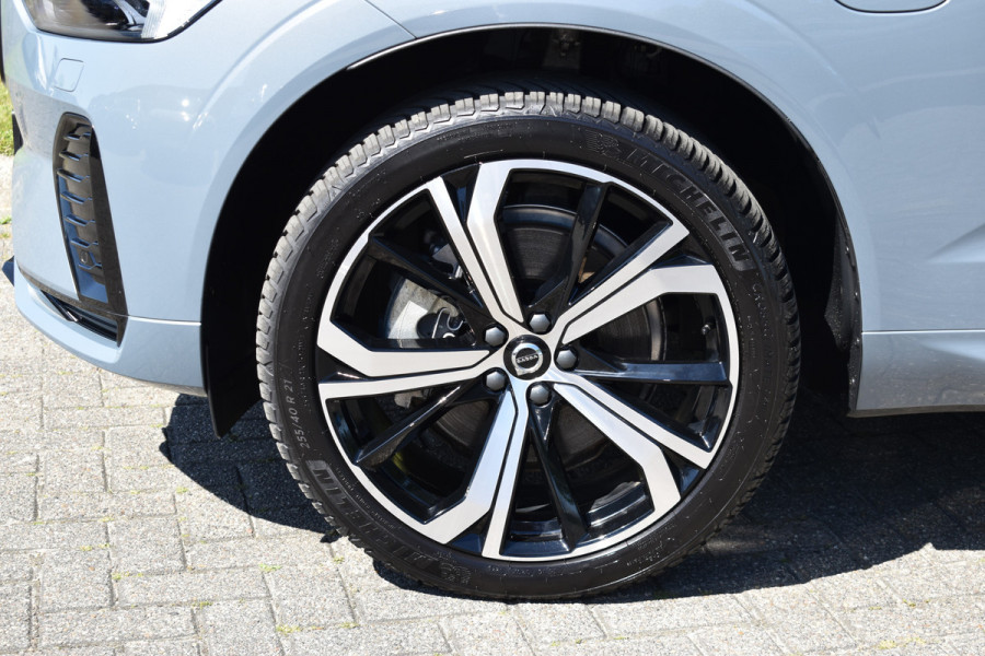 Volvo XC60 T6 Plug-in hybrid AWD Ultimate Dark | Luchtvering | 21" velgen | Trekhaak | HUD | H&K | ACC | Blis | 360 camera