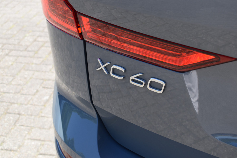 Volvo XC60 T6 Plug-in hybrid AWD Ultimate Dark | Luchtvering | 21" velgen | Trekhaak | HUD | H&K | ACC | Blis | 360 camera