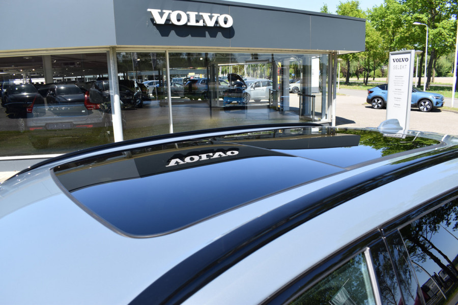 Volvo XC60 T6 Plug-in hybrid AWD Ultimate Dark | Luchtvering | 21" velgen | Trekhaak | HUD | H&K | ACC | Blis | 360 camera