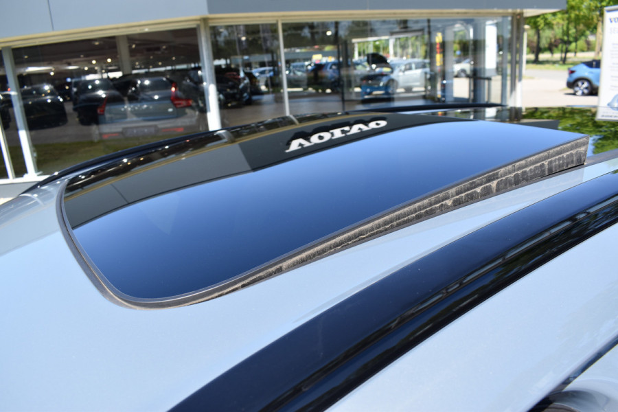 Volvo XC60 T6 Plug-in hybrid AWD Ultimate Dark | Luchtvering | 21" velgen | Trekhaak | HUD | H&K | ACC | Blis | 360 camera