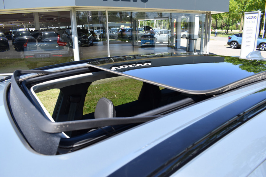 Volvo XC60 T6 Plug-in hybrid AWD Ultimate Dark | Luchtvering | 21" velgen | Trekhaak | HUD | H&K | ACC | Blis | 360 camera