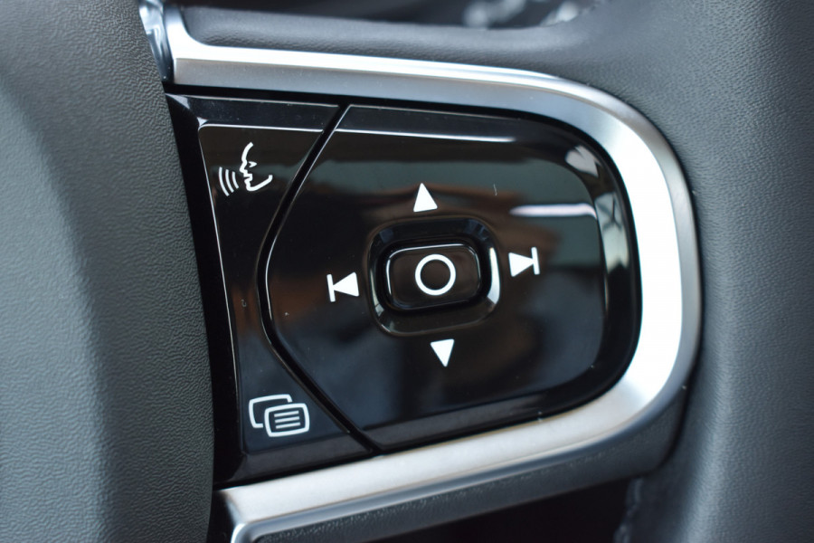 Volvo XC60 T6 Plug-in hybrid AWD Ultimate Dark | Luchtvering | 21" velgen | Trekhaak | HUD | H&K | ACC | Blis | 360 camera