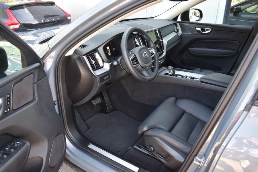 Volvo XC60 T6 Plug-in hybrid AWD Ultimate Dark | Luchtvering | 21" velgen | Trekhaak | HUD | H&K | ACC | Blis | 360 camera