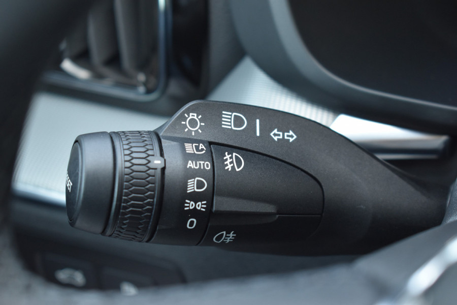 Volvo XC60 T6 Plug-in hybrid AWD Ultimate Dark | Luchtvering | 21" velgen | Trekhaak | HUD | H&K | ACC | Blis | 360 camera