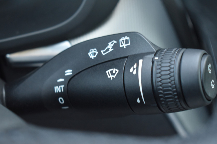 Volvo XC60 T6 Plug-in hybrid AWD Ultimate Dark | Luchtvering | 21" velgen | Trekhaak | HUD | H&K | ACC | Blis | 360 camera