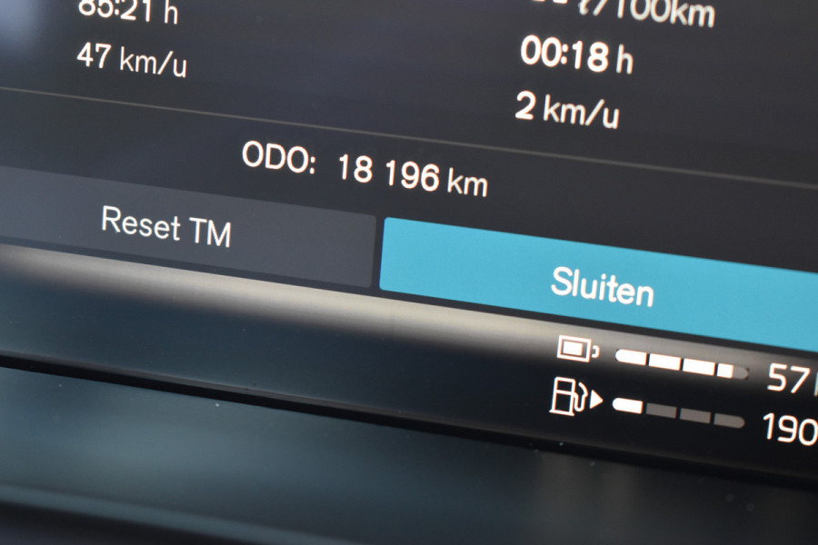 Volvo XC60 T6 Plug-in hybrid AWD Ultimate Dark | Luchtvering | 21" velgen | Trekhaak | HUD | H&K | ACC | Blis | 360 camera