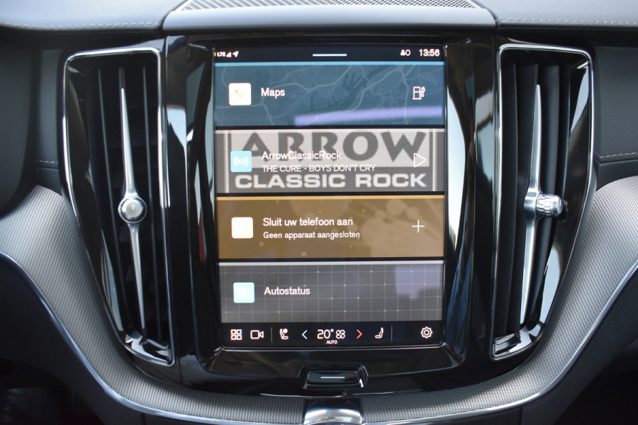 Volvo XC60 T6 Plug-in hybrid AWD Ultimate Dark | Luchtvering | 21" velgen | Trekhaak | HUD | H&K | ACC | Blis | 360 camera
