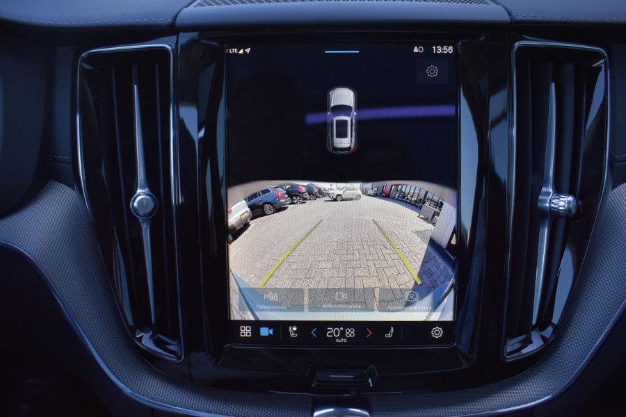 Volvo XC60 T6 Plug-in hybrid AWD Ultimate Dark | Luchtvering | 21" velgen | Trekhaak | HUD | H&K | ACC | Blis | 360 camera