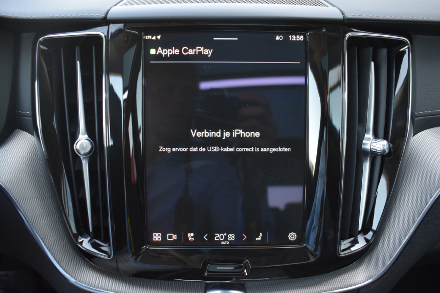 Volvo XC60 T6 Plug-in hybrid AWD Ultimate Dark | Luchtvering | 21" velgen | Trekhaak | HUD | H&K | ACC | Blis | 360 camera