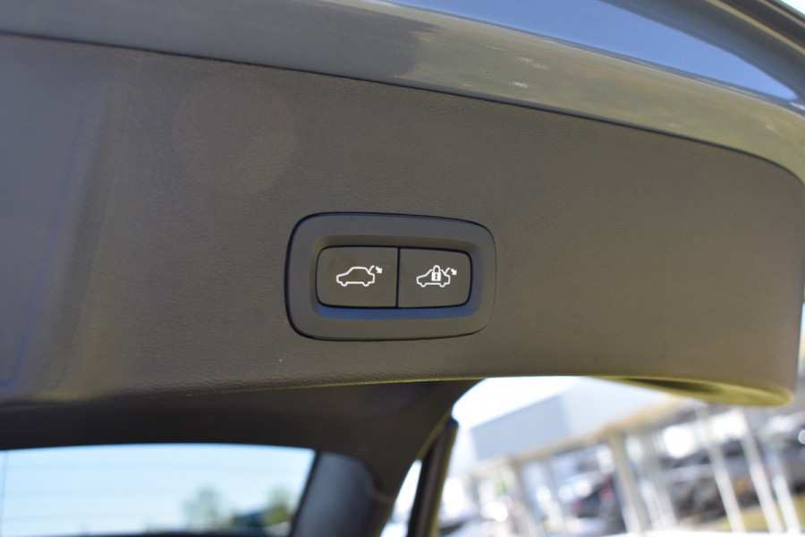 Volvo XC40 T4 211PK Plug-in hybrid Plus Dark | ACC | 360 Camera | Elektr. stoel | Getint glas | Stuurverwarming