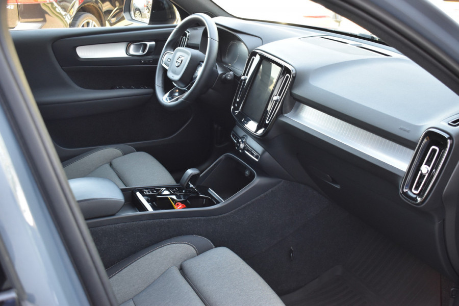 Volvo XC40 T4 211PK Plug-in hybrid Plus Dark | ACC | 360 Camera | Elektr. stoel | Getint glas | Stuurverwarming