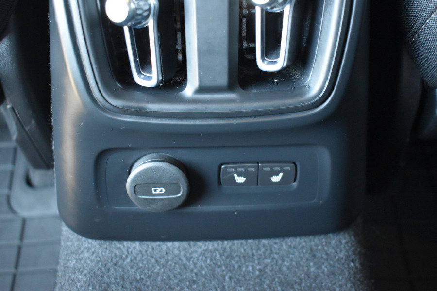 Volvo XC40 T4 211PK Plug-in hybrid Plus Dark | ACC | 360 Camera | Elektr. stoel | Getint glas | Stuurverwarming