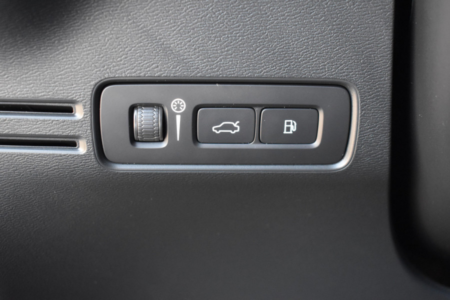 Volvo XC40 T4 211PK Plug-in hybrid Plus Dark | ACC | 360 Camera | Elektr. stoel | Getint glas | Stuurverwarming
