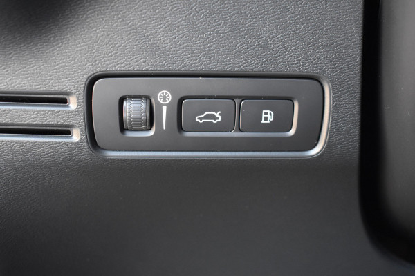 Volvo XC40 T4 211PK Plug-in hybrid Plus Dark | ACC | 360 Camera | Elektr. stoel | Getint glas | Stuurverwarming