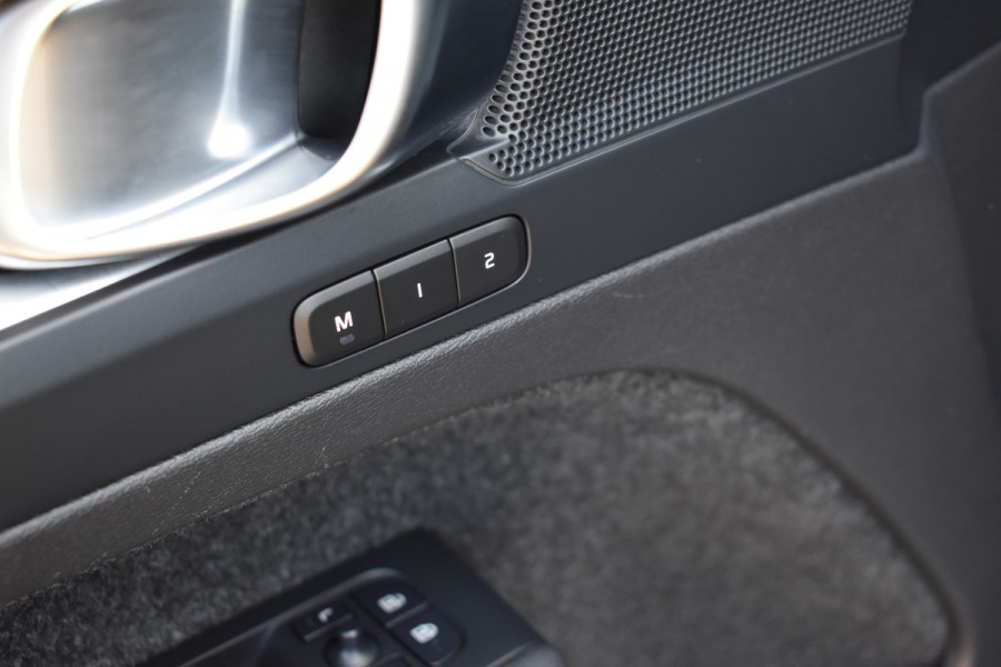 Volvo XC40 T4 211PK Plug-in hybrid Plus Dark | ACC | 360 Camera | Elektr. stoel | Getint glas | Stuurverwarming