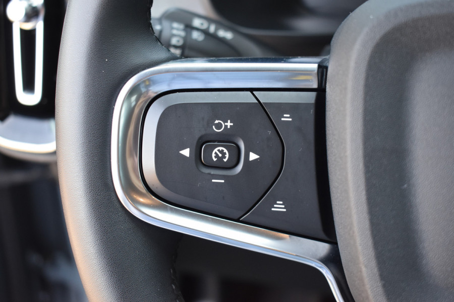 Volvo XC40 T4 211PK Plug-in hybrid Plus Dark | ACC | 360 Camera | Elektr. stoel | Getint glas | Stuurverwarming