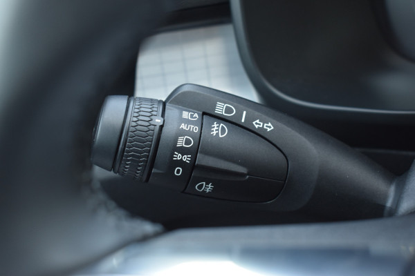 Volvo XC40 T4 211PK Plug-in hybrid Plus Dark | ACC | 360 Camera | Elektr. stoel | Getint glas | Stuurverwarming