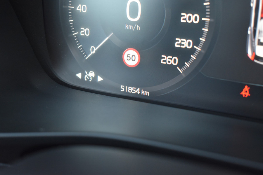 Volvo XC40 T4 211PK Plug-in hybrid Plus Dark | ACC | 360 Camera | Elektr. stoel | Getint glas | Stuurverwarming