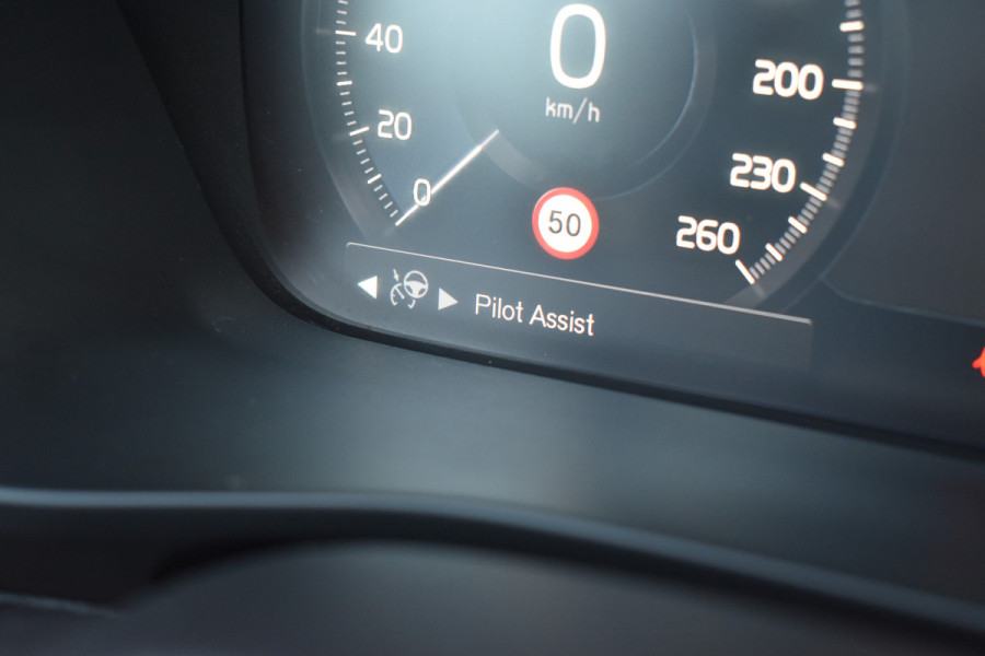 Volvo XC40 T4 211PK Plug-in hybrid Plus Dark | ACC | 360 Camera | Elektr. stoel | Getint glas | Stuurverwarming